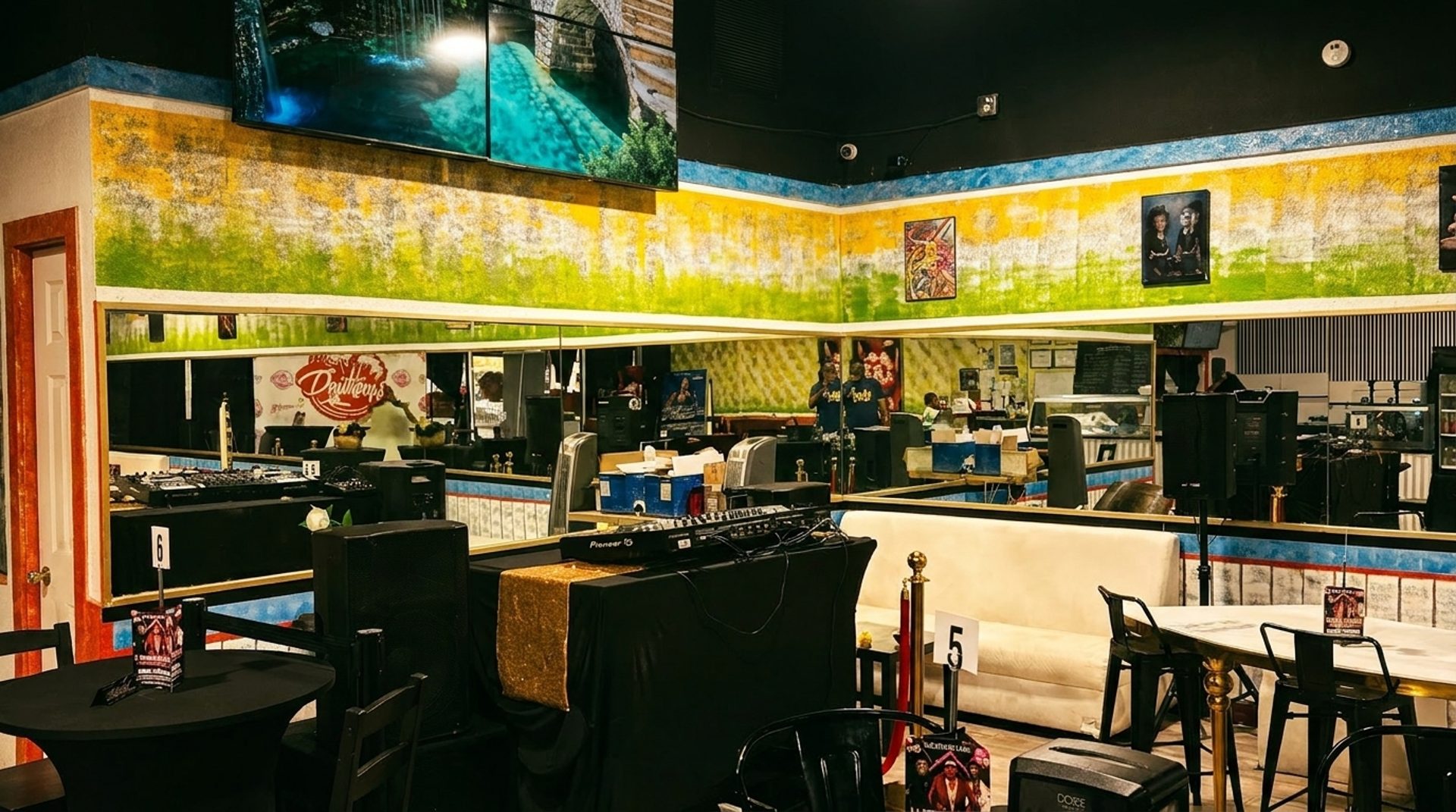 Live Music & DJ Space
